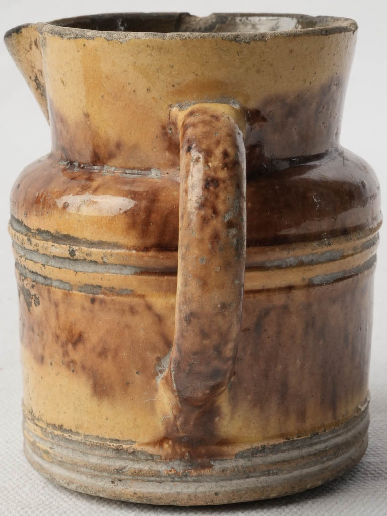 Provenance-rich earthenware vessel  