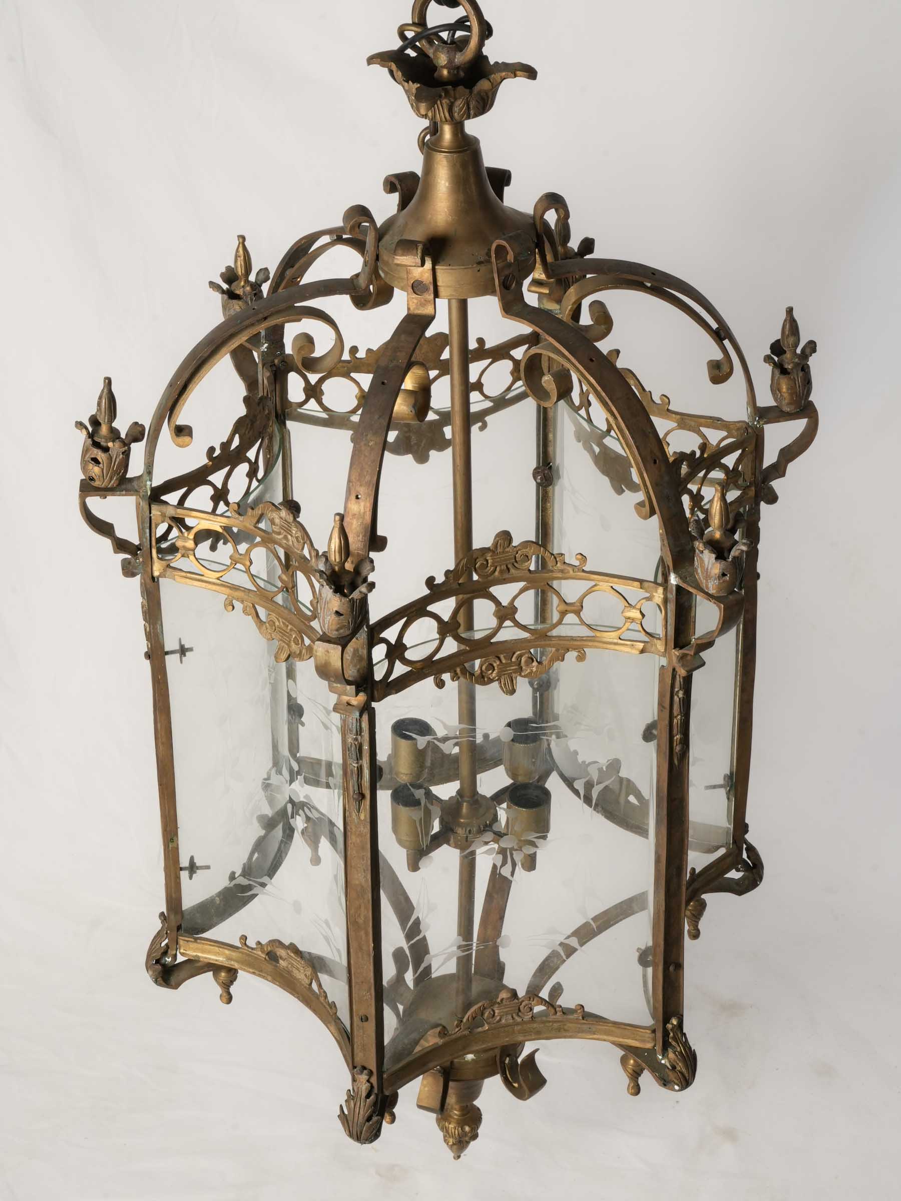 Rare cohesive lighting scheme lantern
