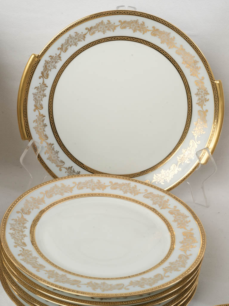 Luminous white porcelain service pieces