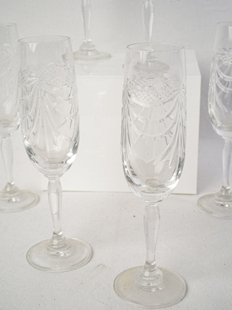 Refined French crystal champagne flutes