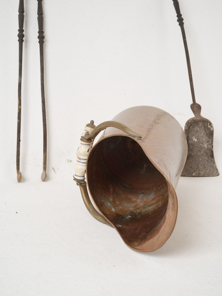 Finely turned shaft shovel