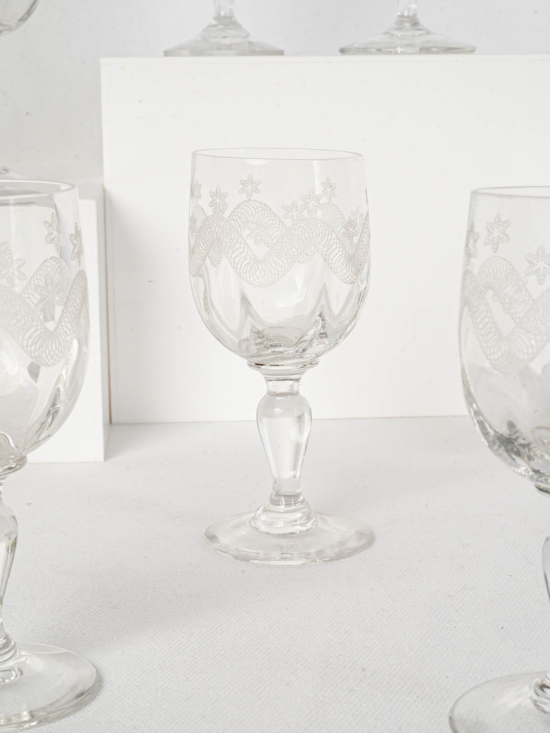 Engraved 1930s apéritif glassware  