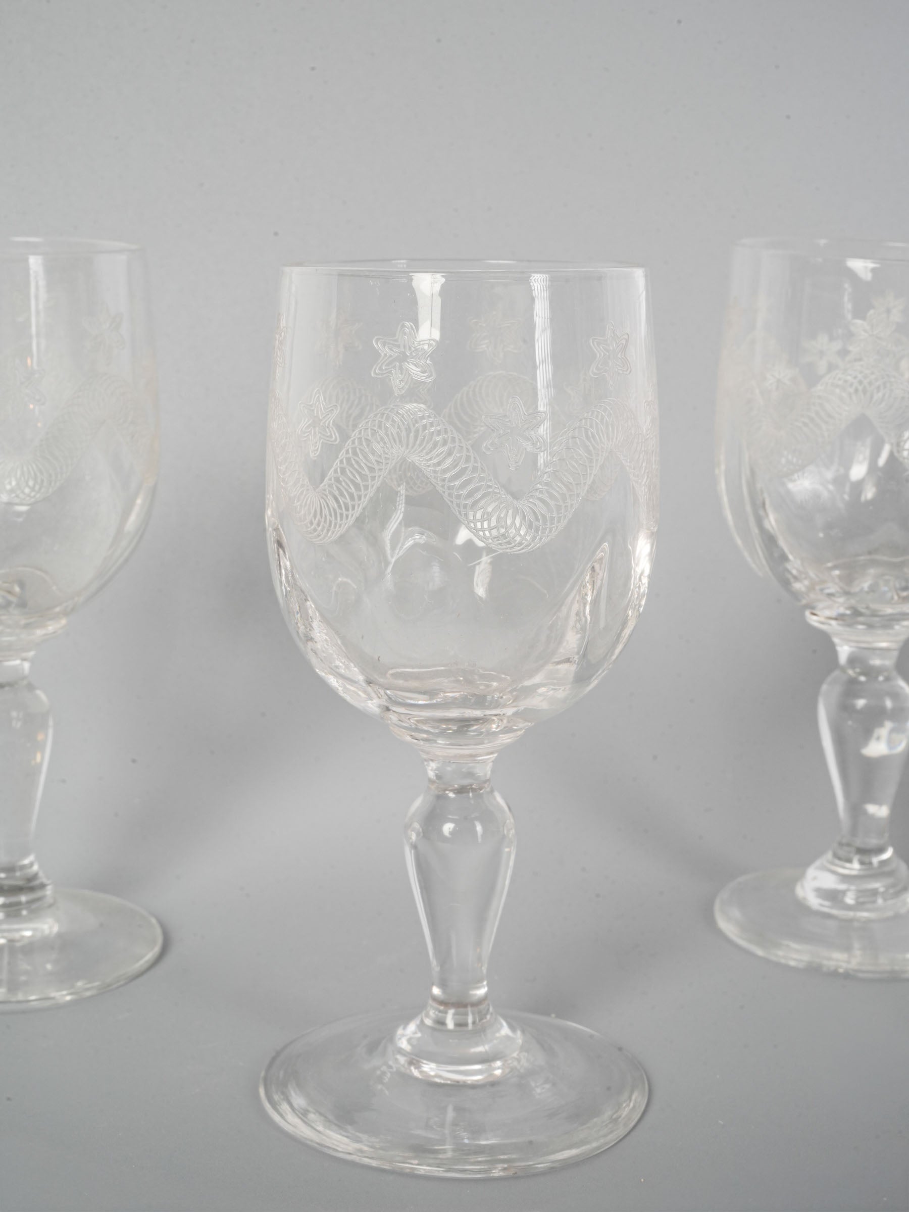 Transparent glass beverage vessels  