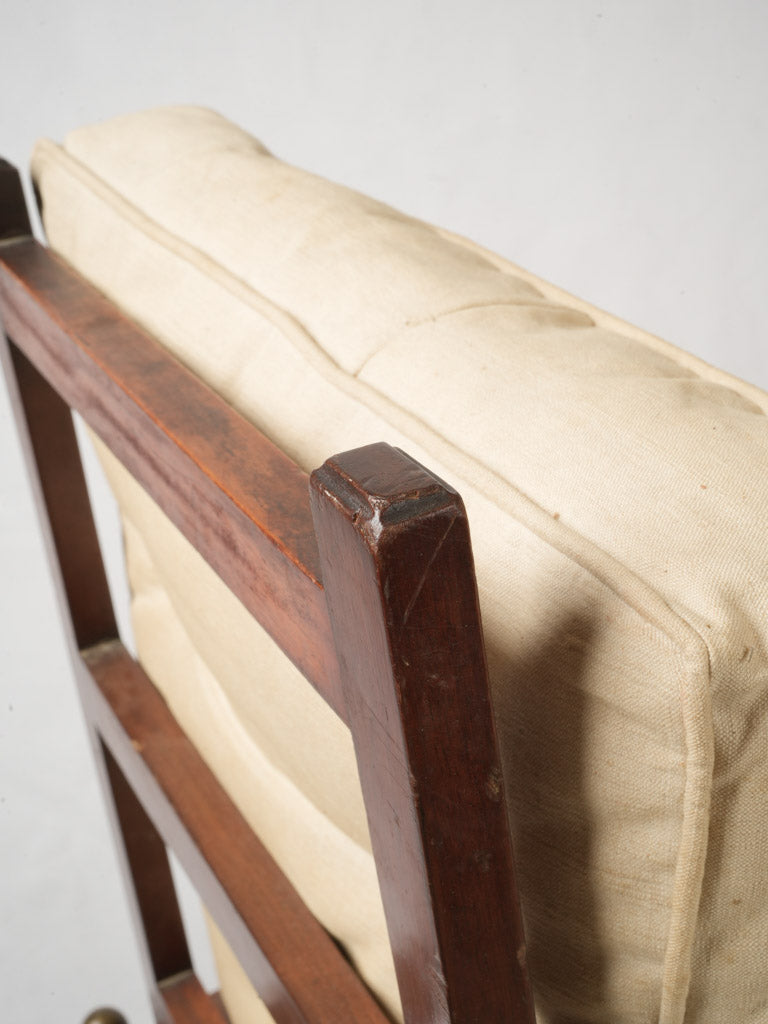 Customizable neutral seat chair