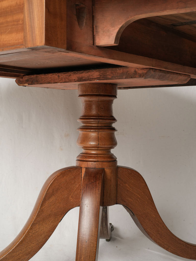 Mellow wood frieze drawer table