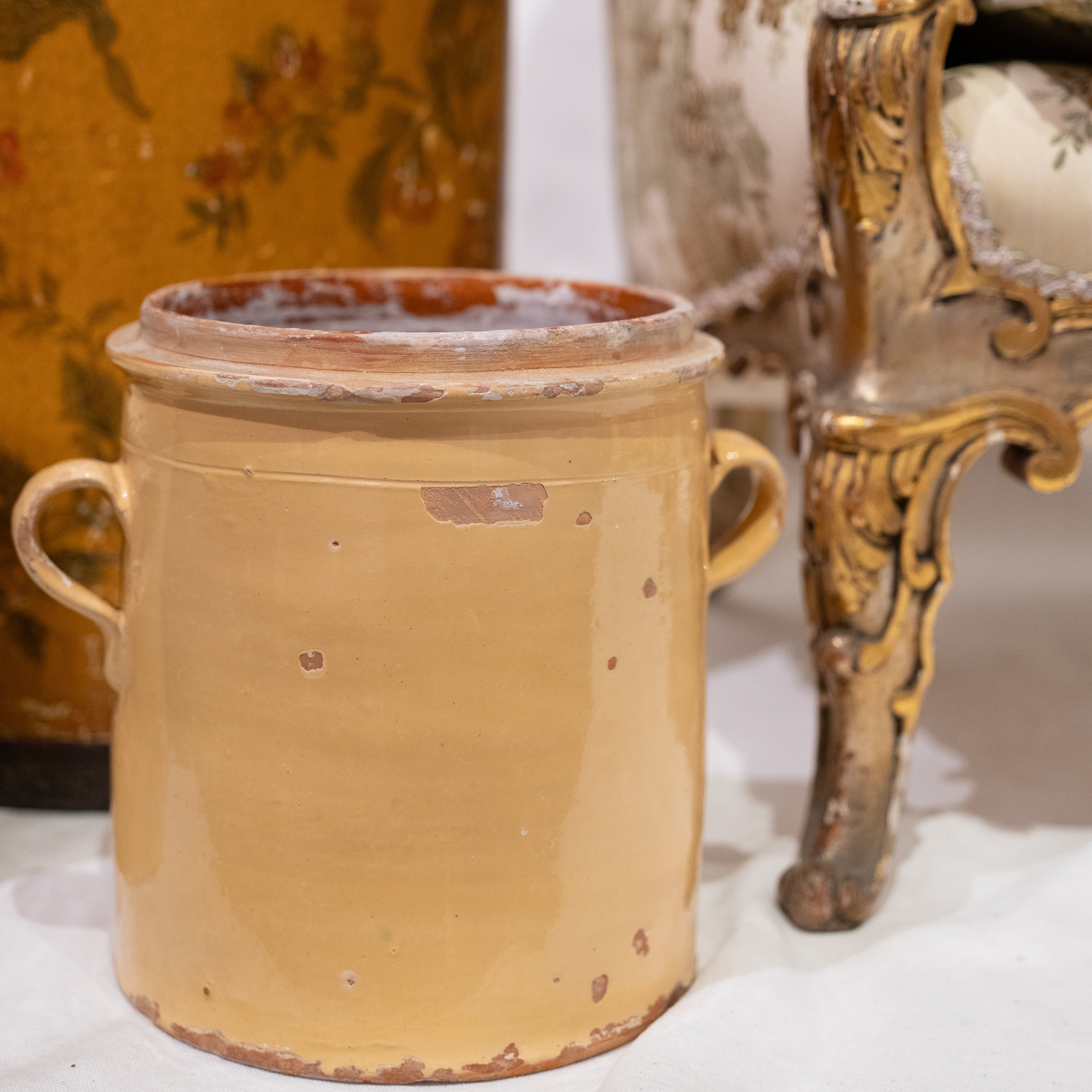 Provincial yellow-red kitchen pot décor