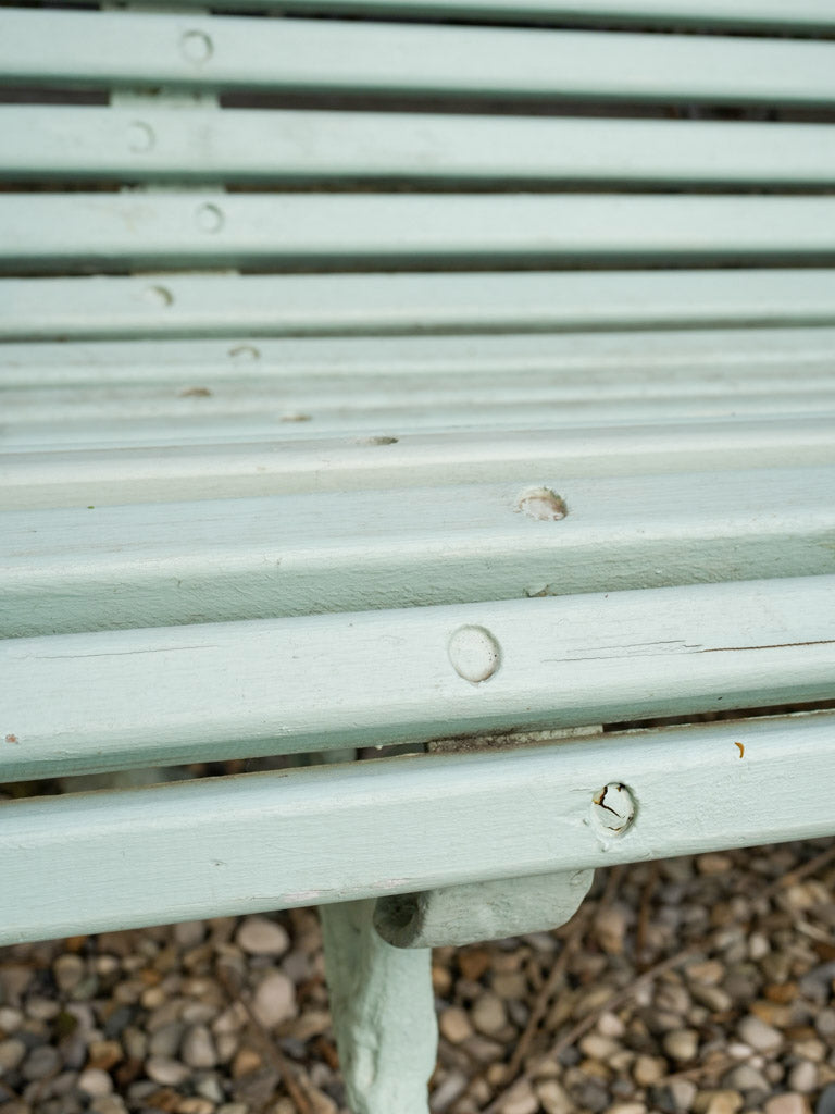 Graceful curved wooden slats 