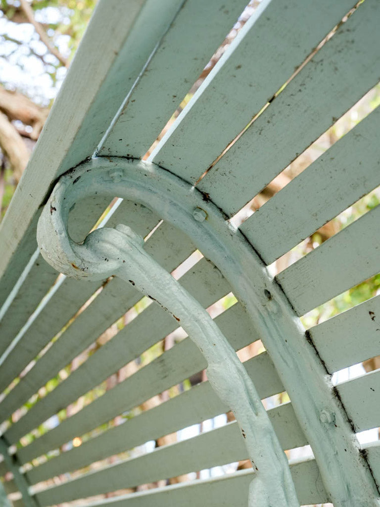 Timeless pale green finish
