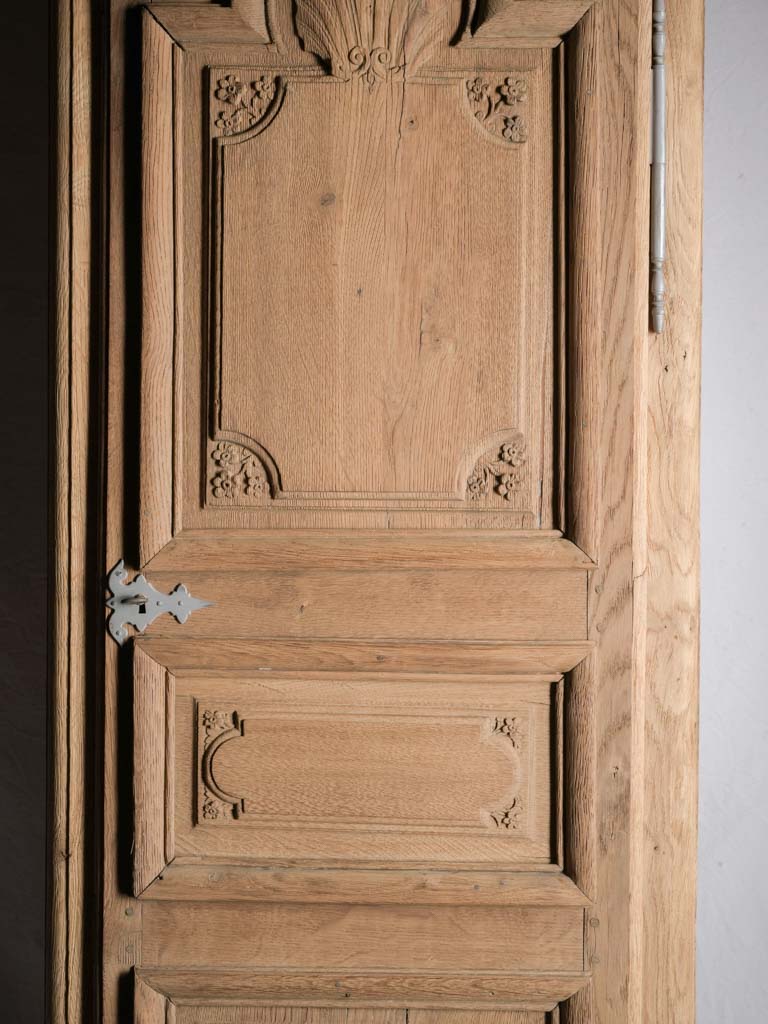 Shell-crest carved armoire