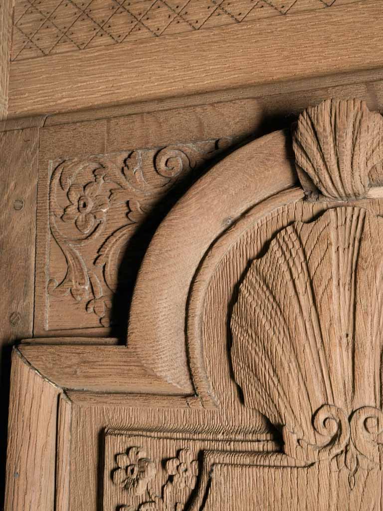 Quiet grain oak bonnetière