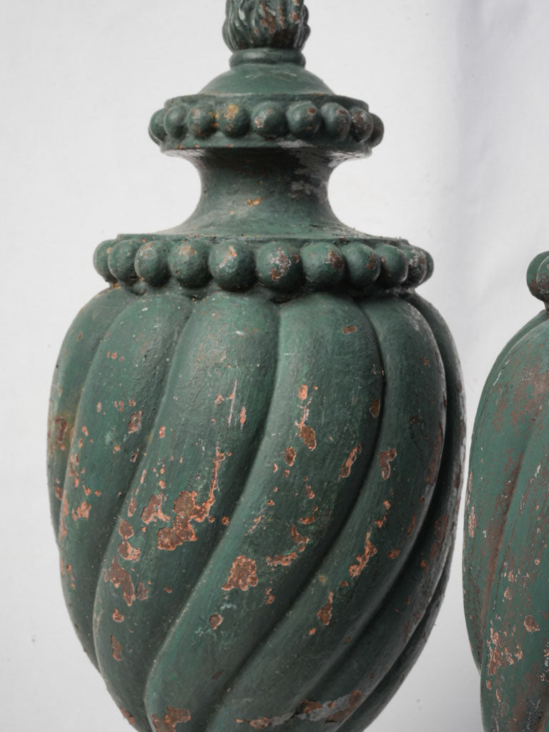 Classical urn-shaped pillar toppers