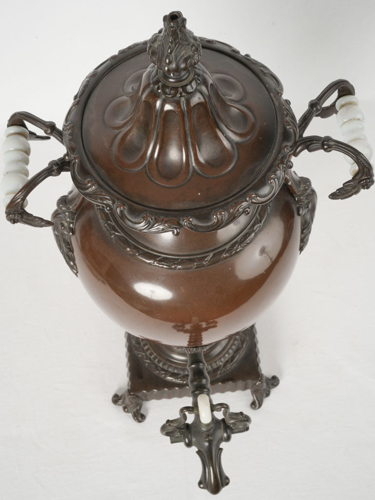 Decorative antique bronze tea fountain