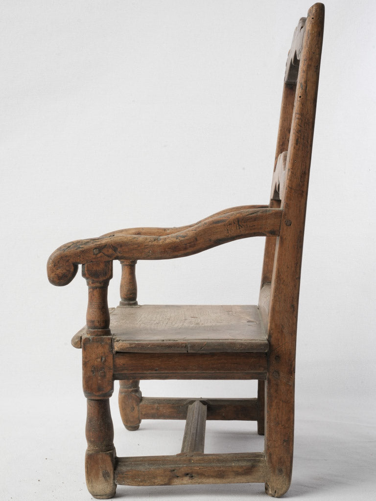 Sophisticated curved back chair