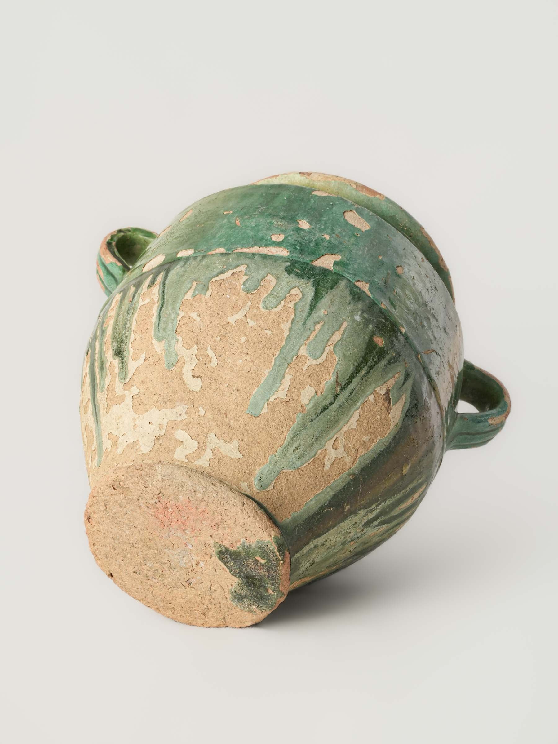 Weathered twin-handled confit receptacle  