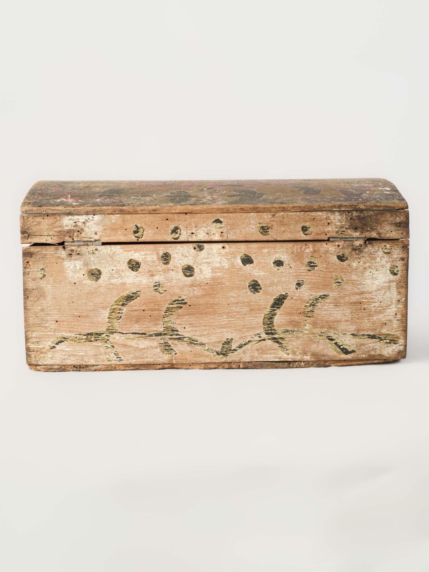 Radiating sunburst motif folk box  
