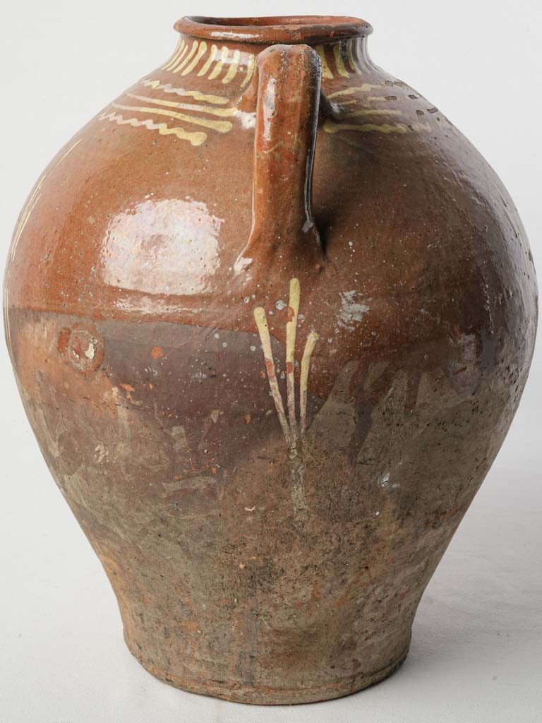 Ochre-cream patterned chevrette vessel