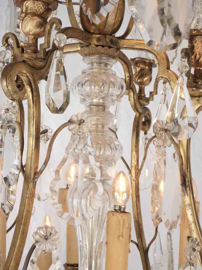 Grandiose traditional glass chandelier twinkle