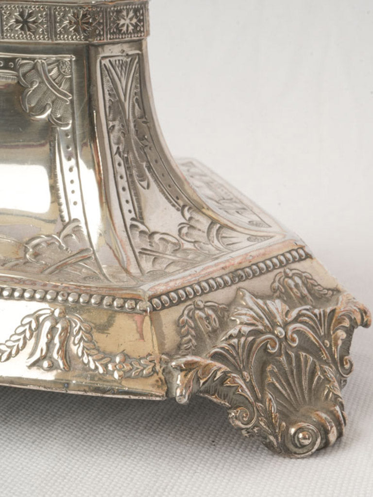 Graceful artistic shell feet lamp  