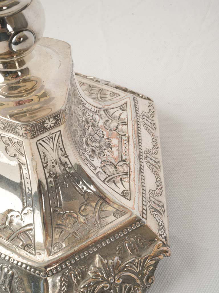 Subtle light-diffusing table lamp  