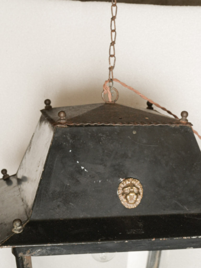 Understated elegant lantern decor