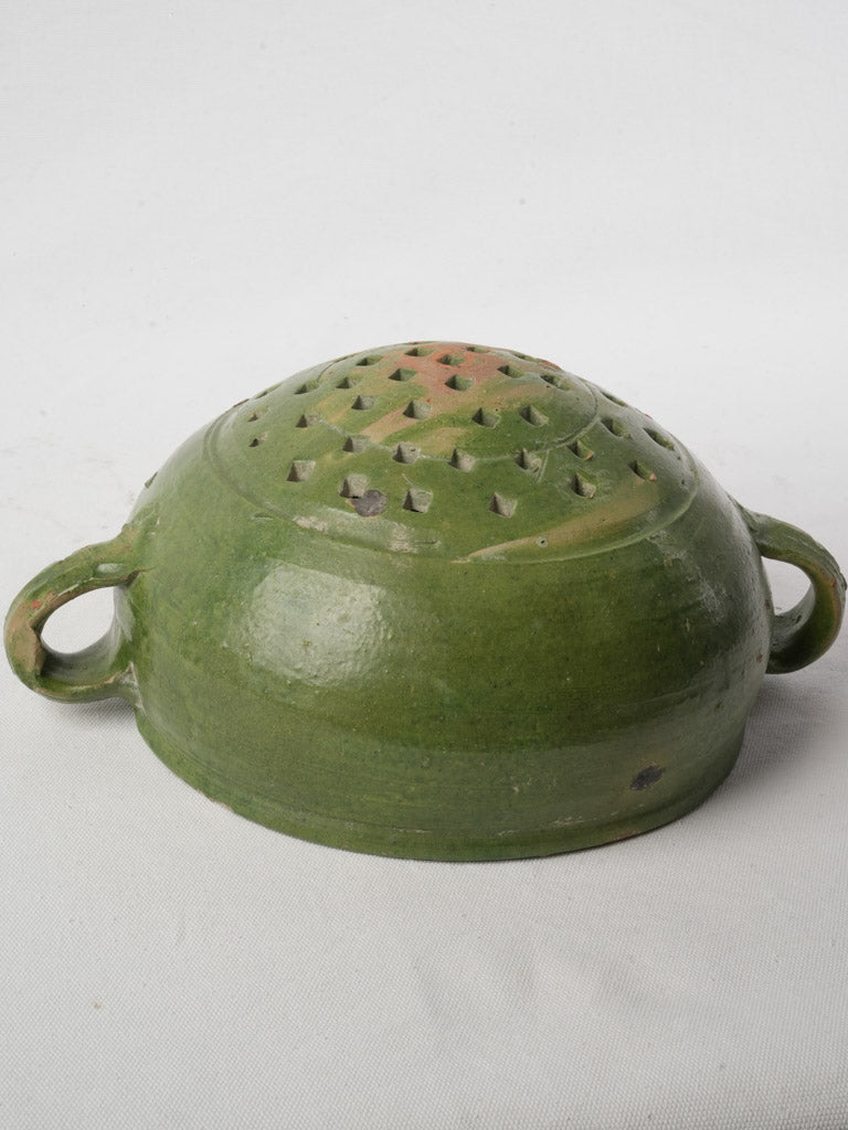 Elegant ceramic display colander