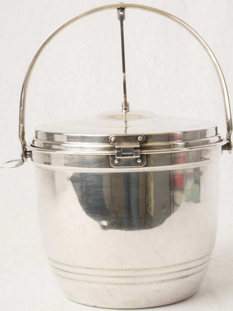 Stylish glass-lined ice bucket  