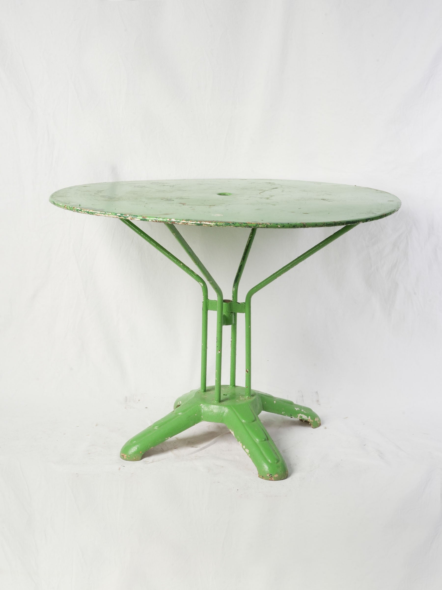 Cheerful 1960s Painted Iron Garden Table in Apple Green - 37¾"