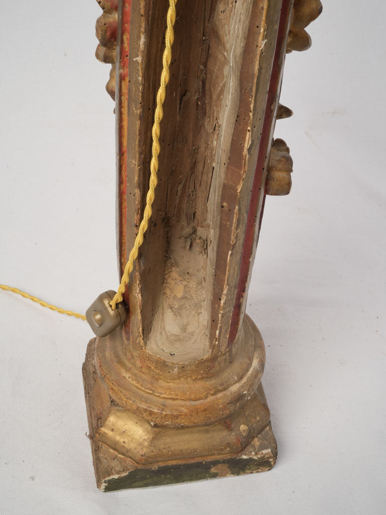 Distinctive fluted column light