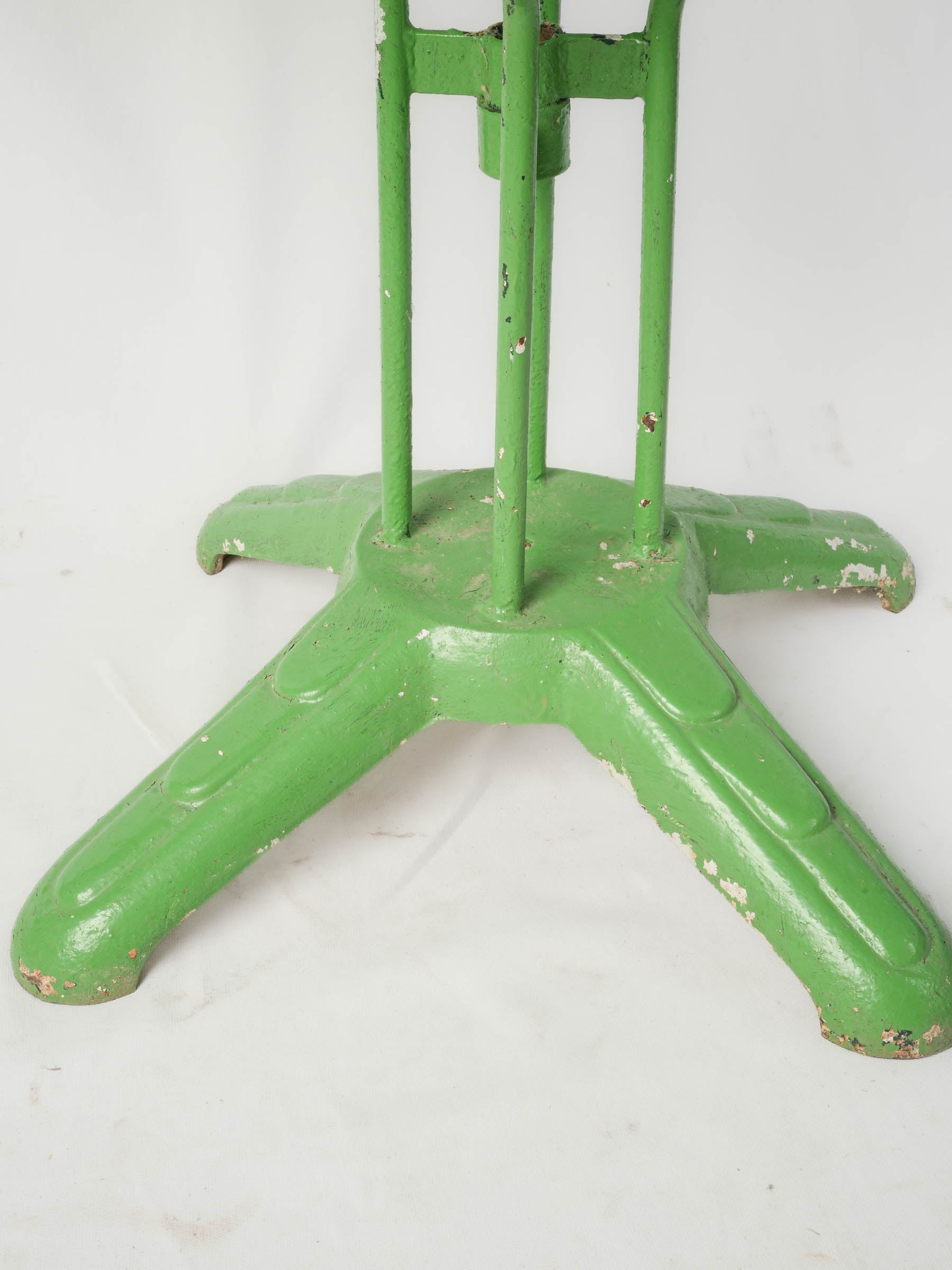 Cheerful 1960s Painted Iron Garden Table in Apple Green - 37¾"