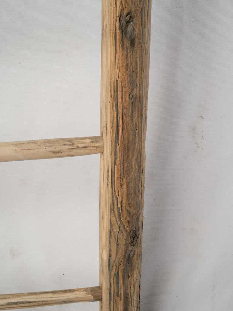 Expressive grain linen holder
