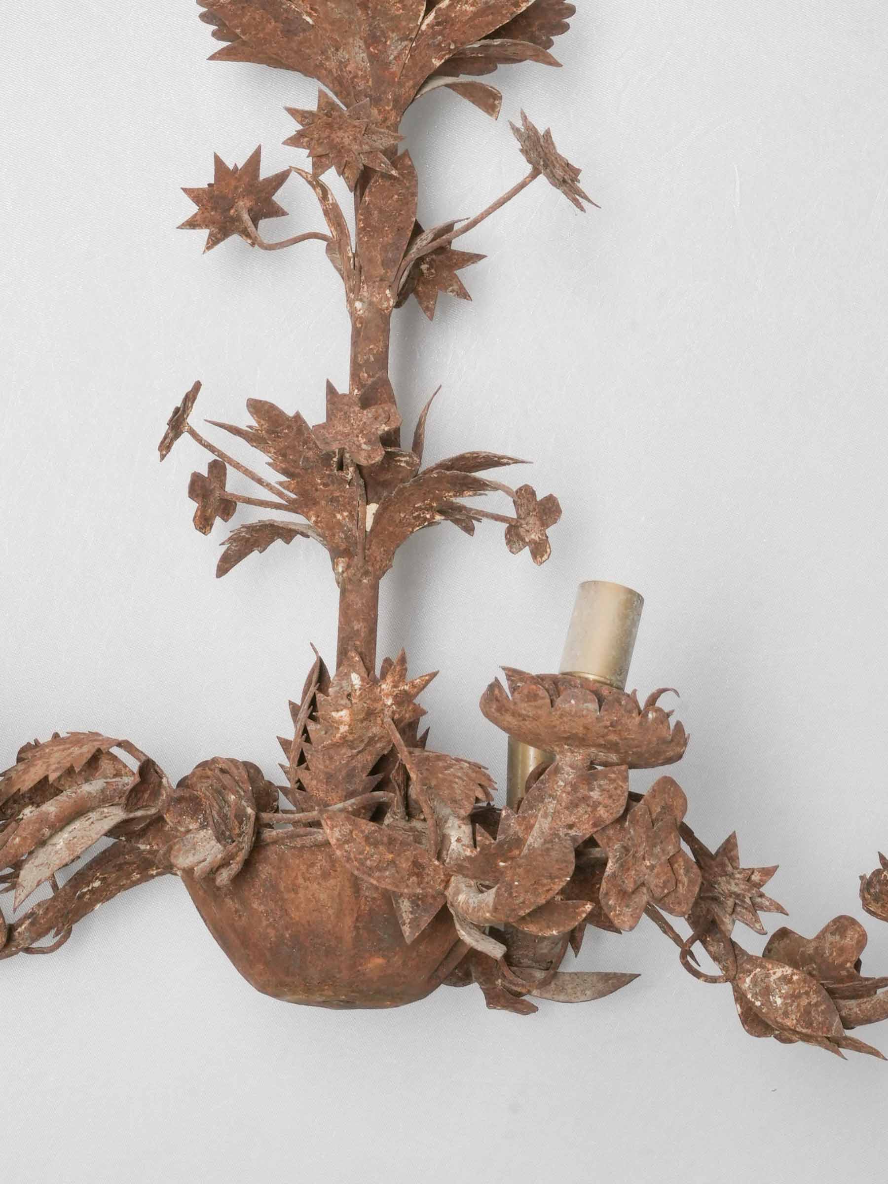 Rustic Handcrafted Iron Chandelier with Natural Rust Patina, Early to Mid-20th Century - 25¼" diameter