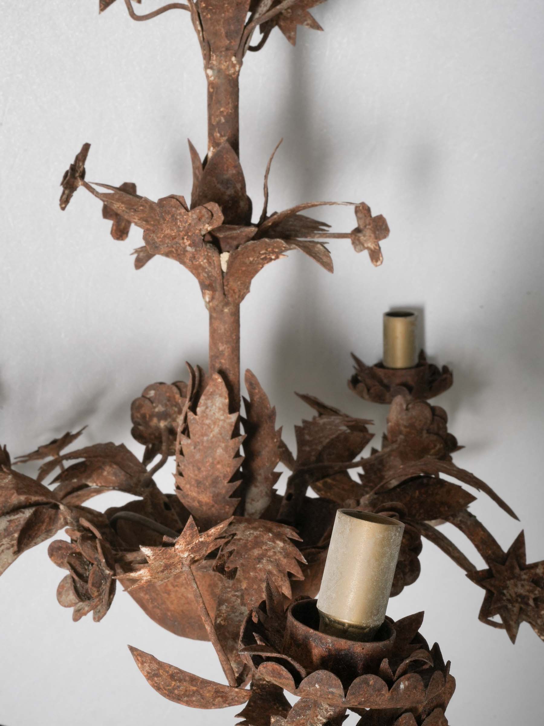 Rustic Handcrafted Iron Chandelier with Natural Rust Patina, Early to Mid-20th Century - 25¼" diameter