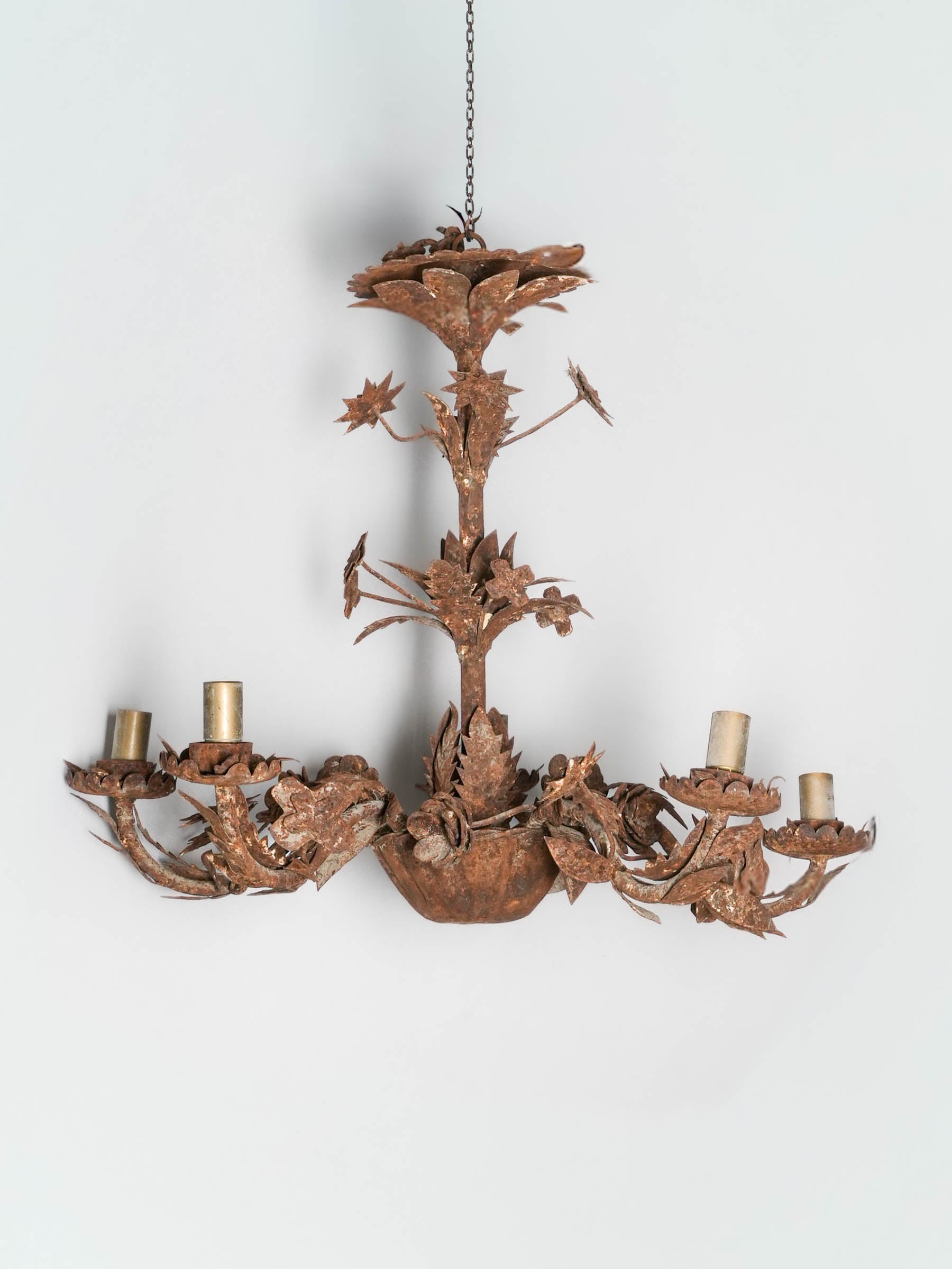 Rustic Handcrafted Iron Chandelier with Natural Rust Patina, Early to Mid-20th Century - 25¼" diameter