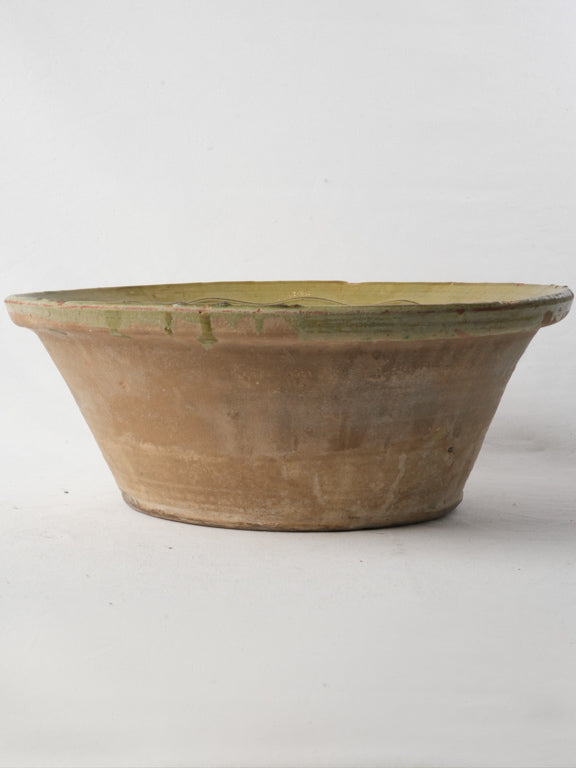 Delicate hand-decorated Tian bowl  
