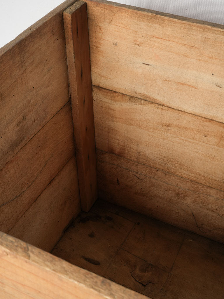 Reinforced-corner Champagne box  