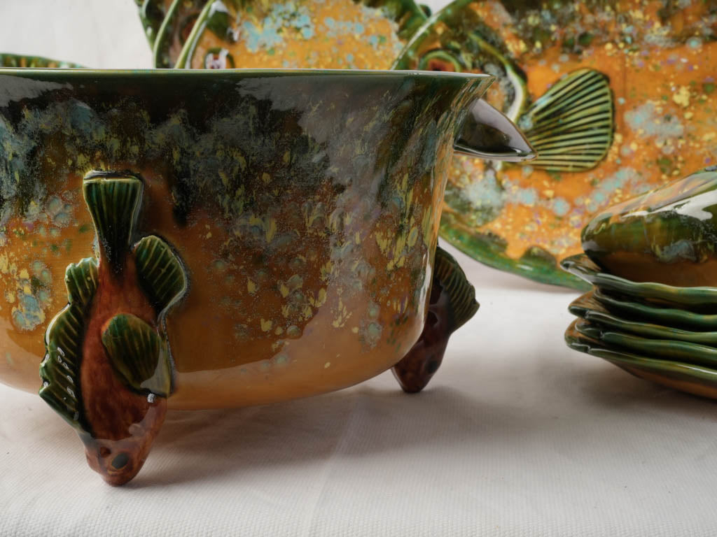 Theatrical fish platter dishware  