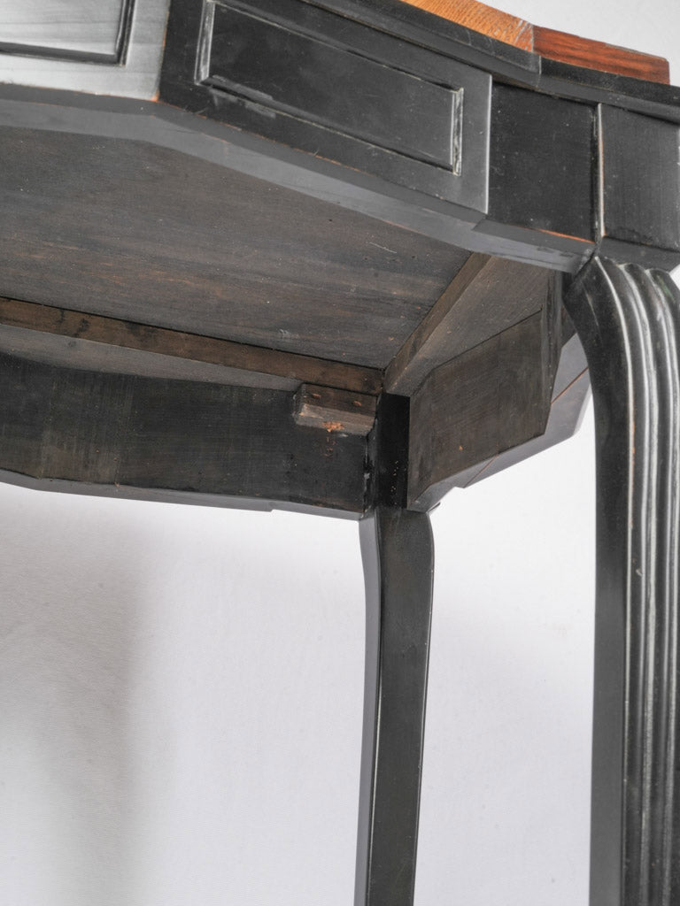 Nicely balanced Art Nouveau table