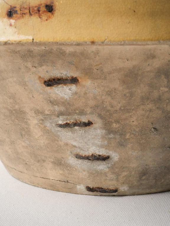 Timeless farmhouse-style pouring bowl  
