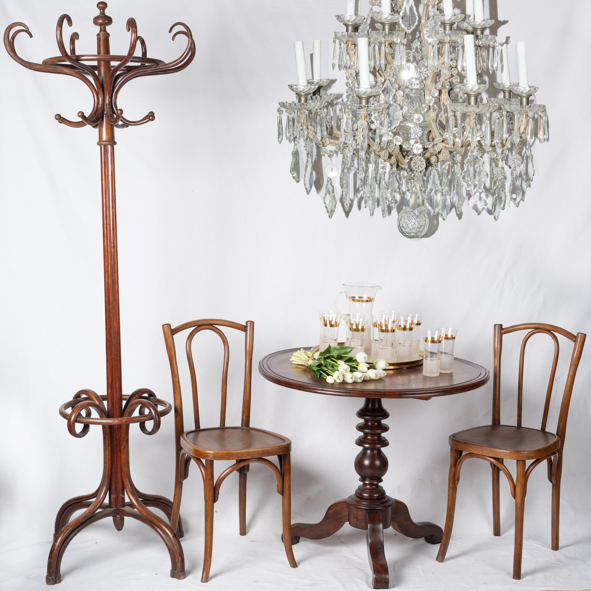 Time-honored Thonet-style seating