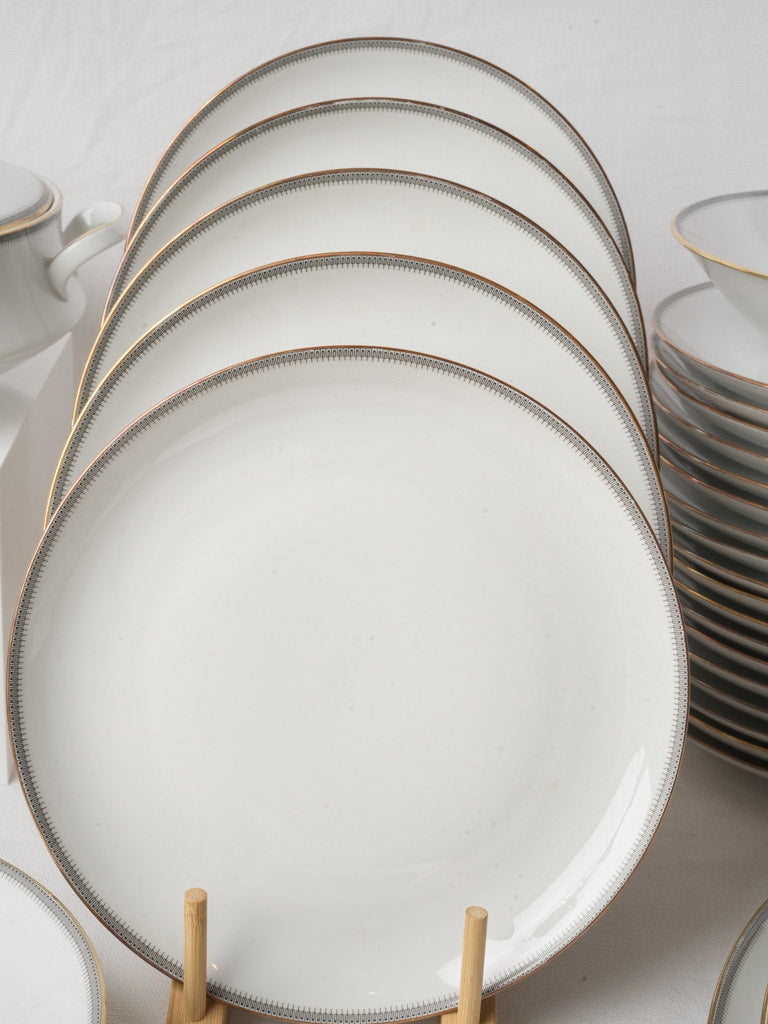 German neoclassical porcelain dinner service by Eschenbach 20th century - 42 pieces
