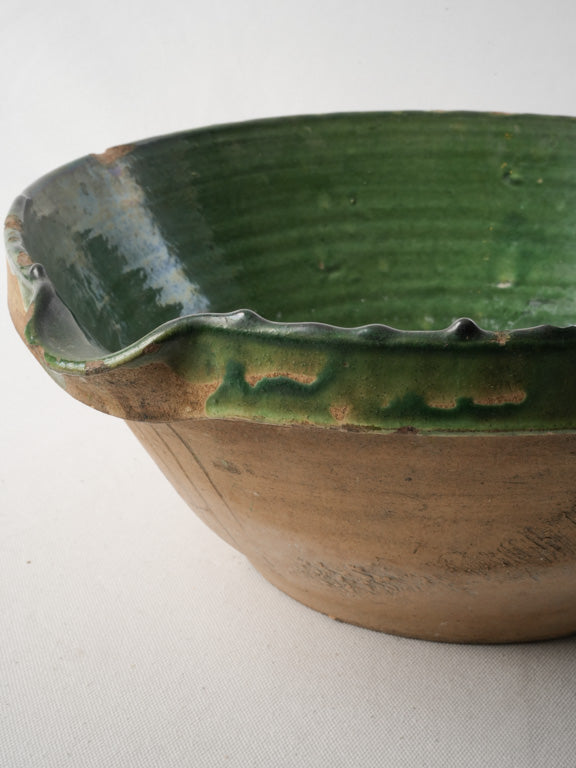 Timeworn green-glazed Tian bowl  