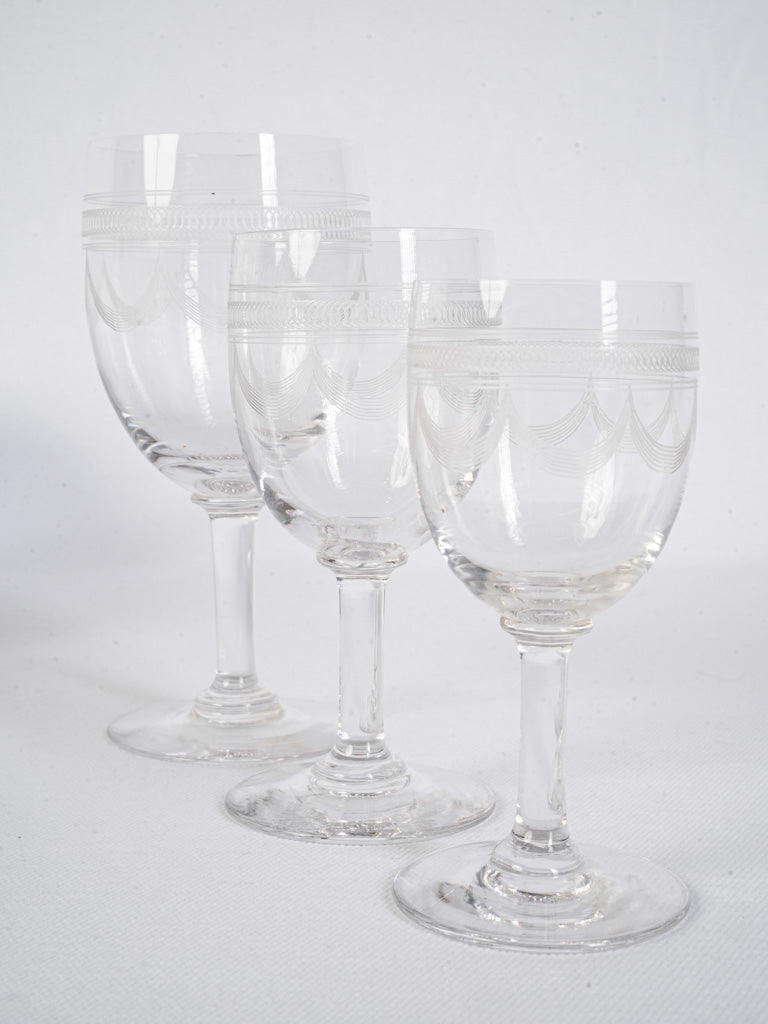 Refined Neoclassical Garland Wine Set  