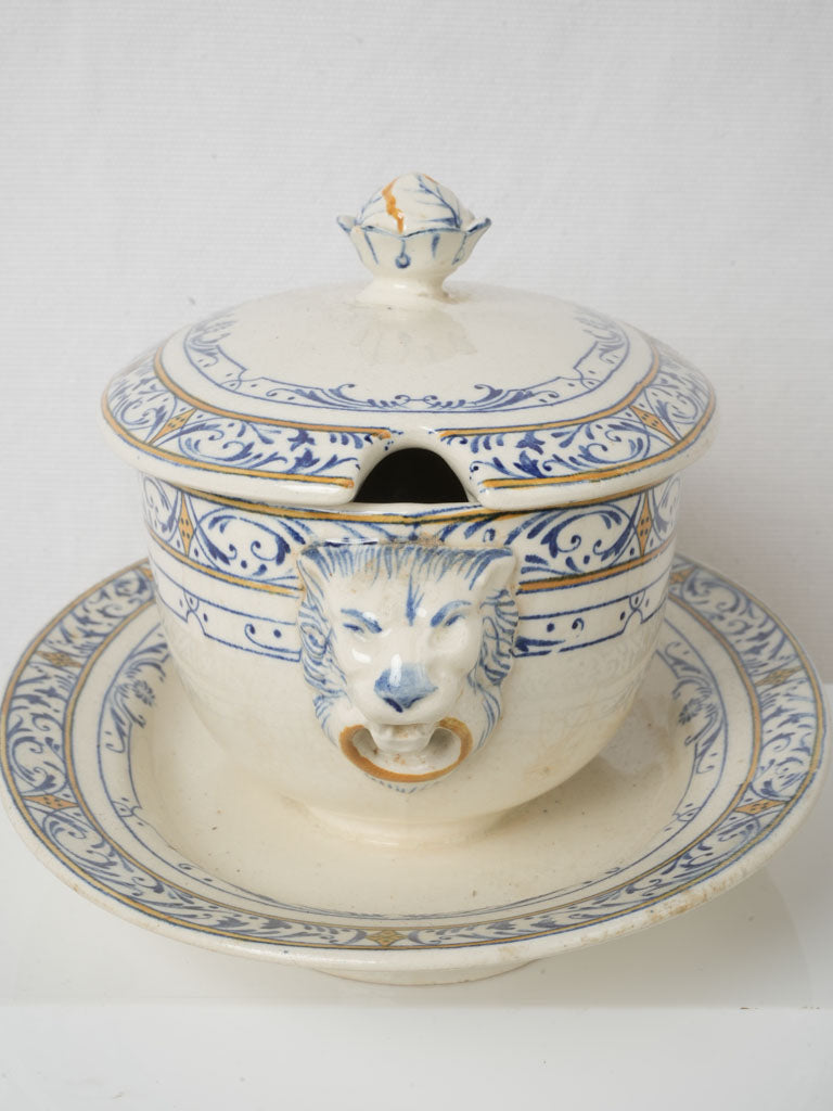 Heritage design pottery pieces