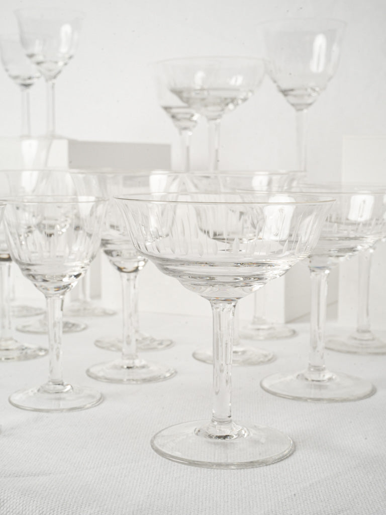 Clear crystal oval motif glasses  