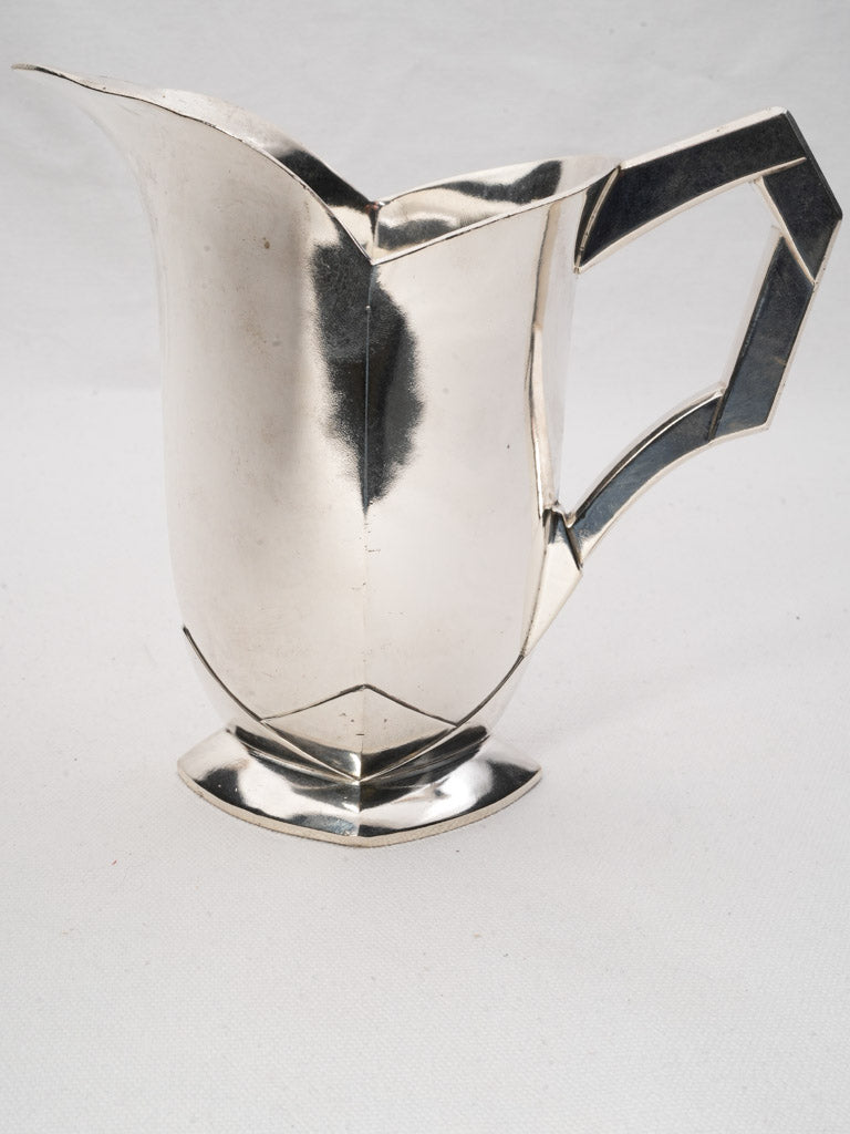 Refined angular silhouette water jugs  