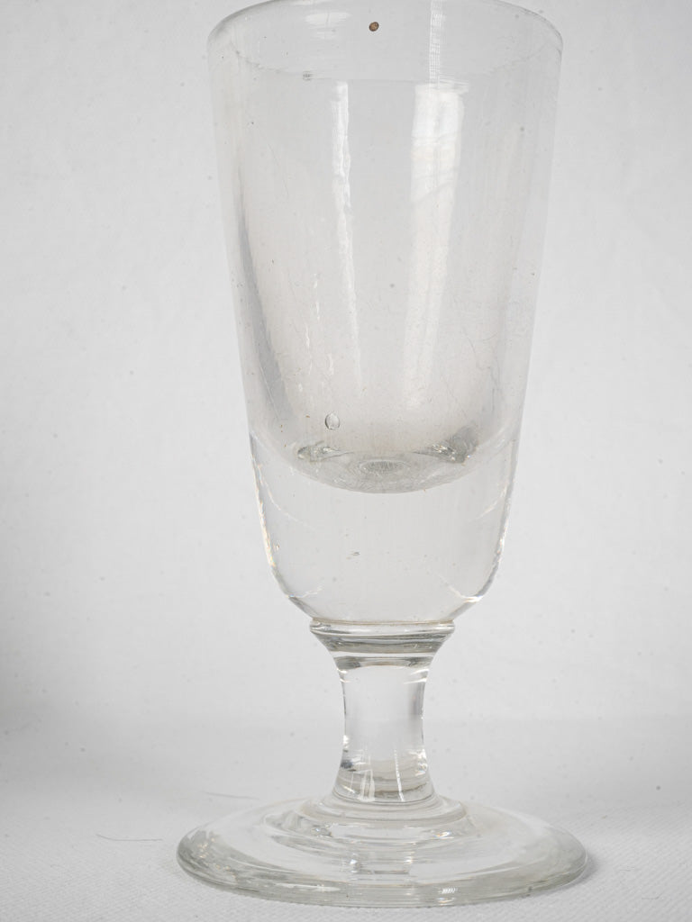 Elegant wavy glass set