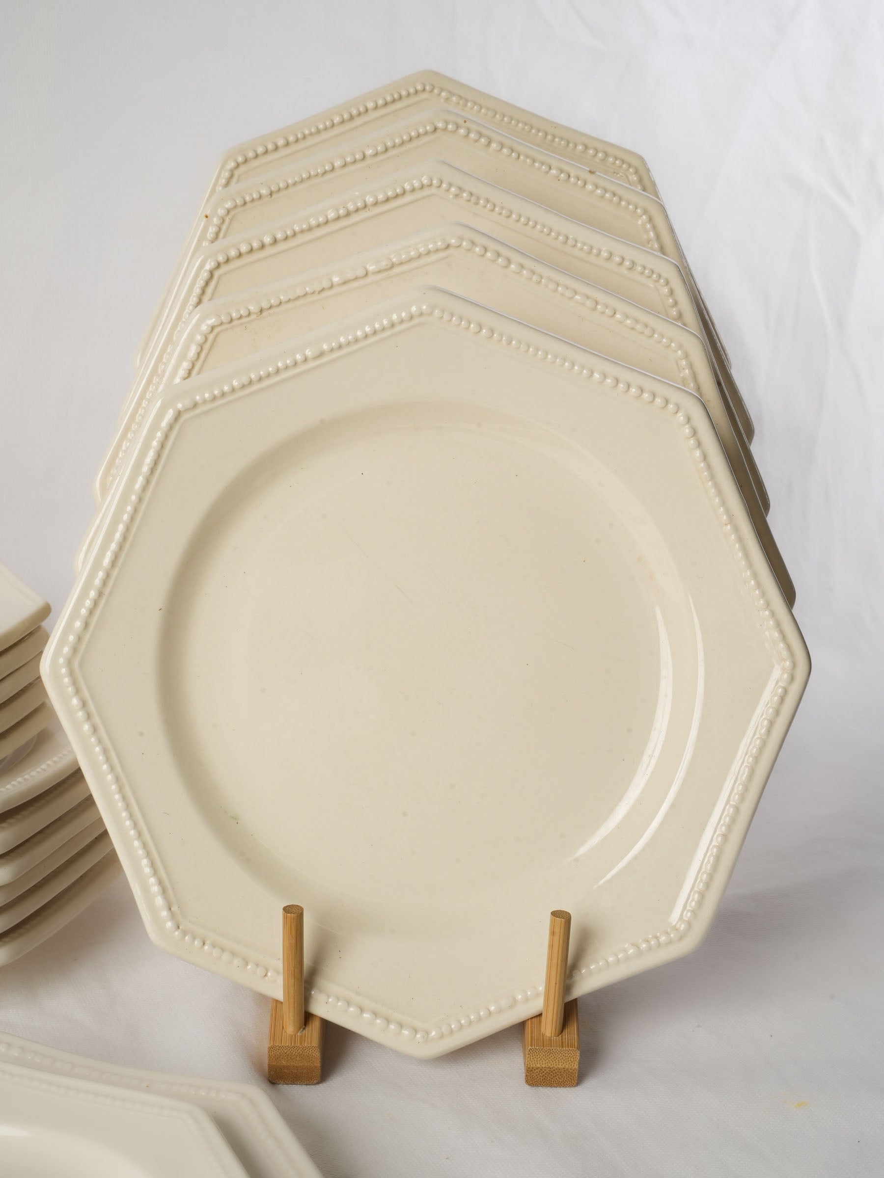 Off-White Octagonal Dinnerware Service for Ten - Uzes