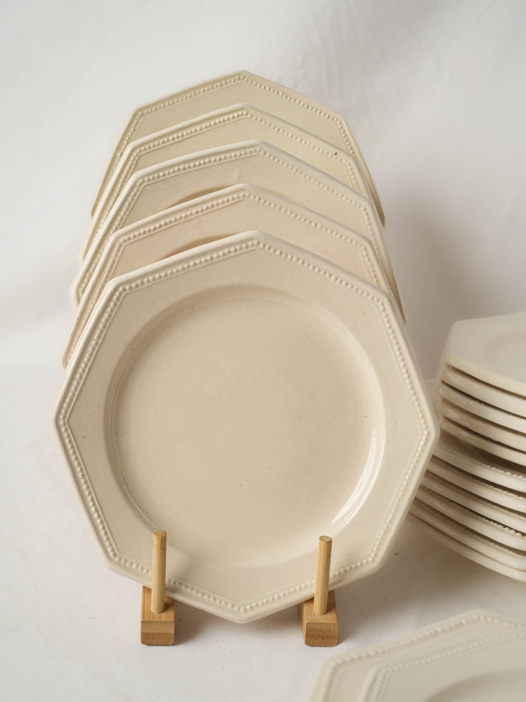 Off-White Octagonal Dinnerware Service for Ten - Uzes