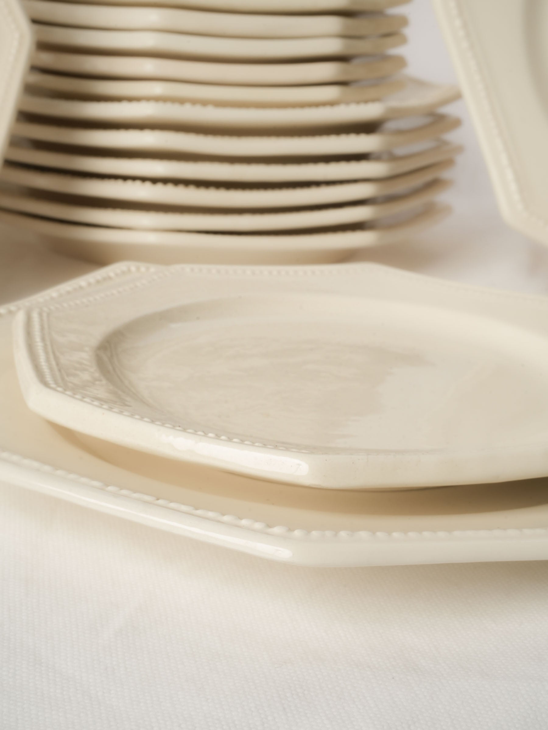 Off-White Octagonal Dinnerware Service for Ten - Uzes