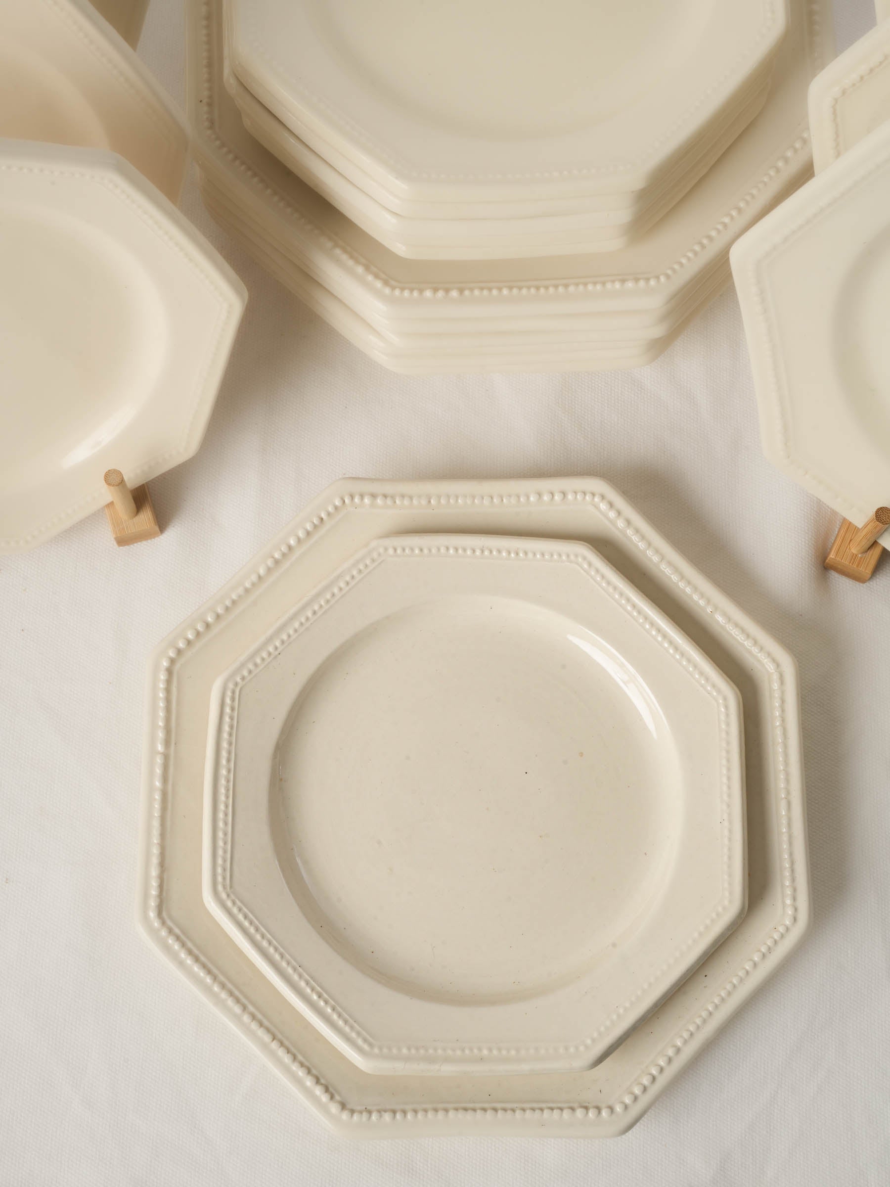 Off-White Octagonal Dinnerware Service for Ten - Uzes